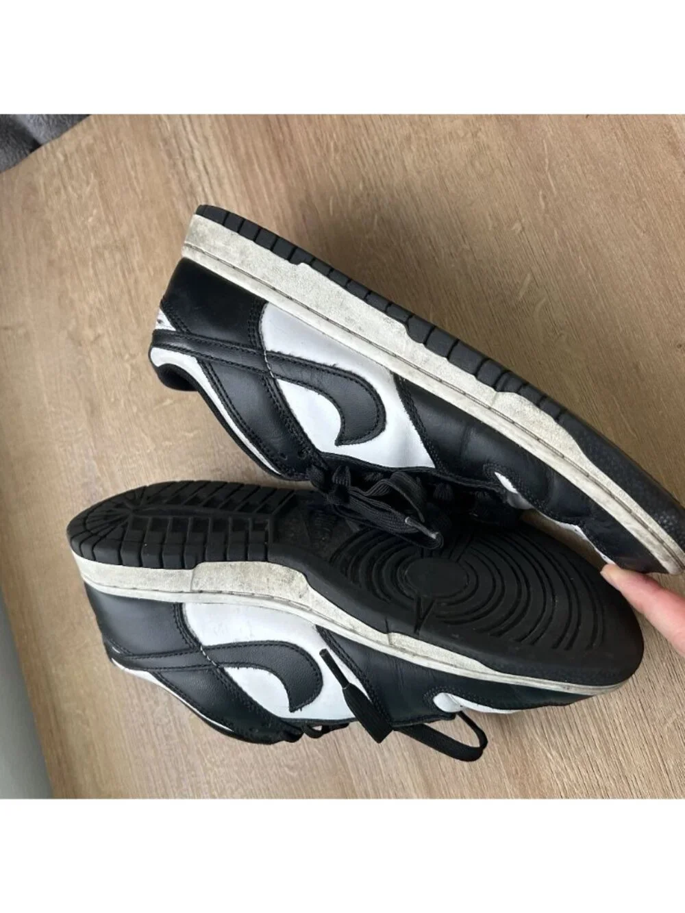 Nike Dunk Low Retro White Black Panda Lace-Up Sneakers Men's Size 8